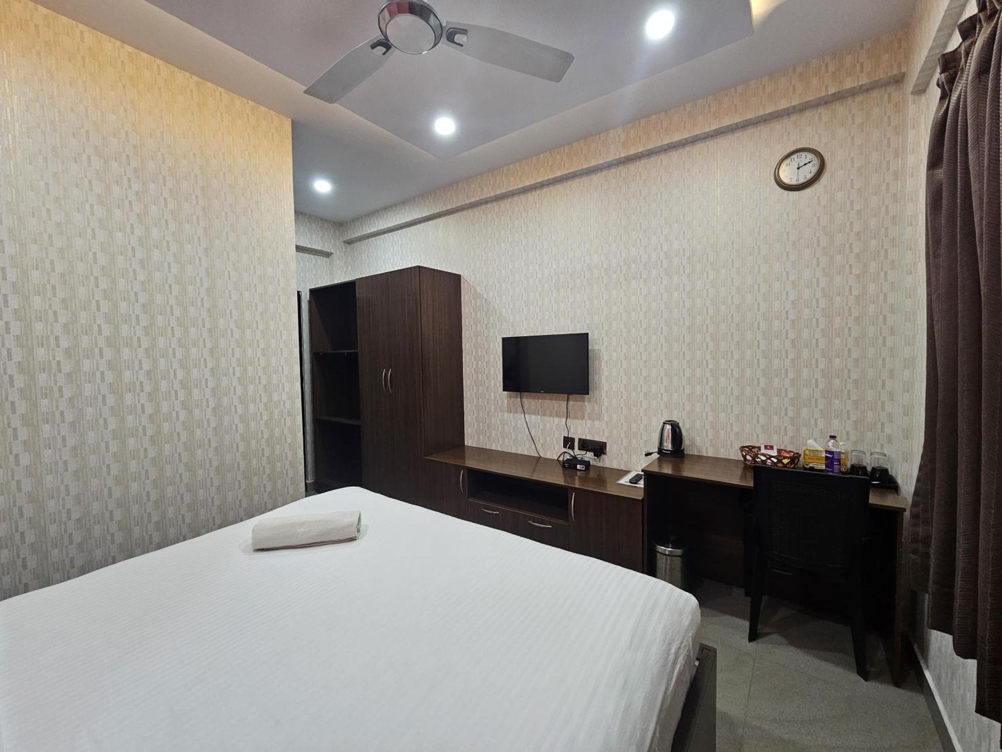 The Urban Nest Hotel Bangalore Bagian luar foto