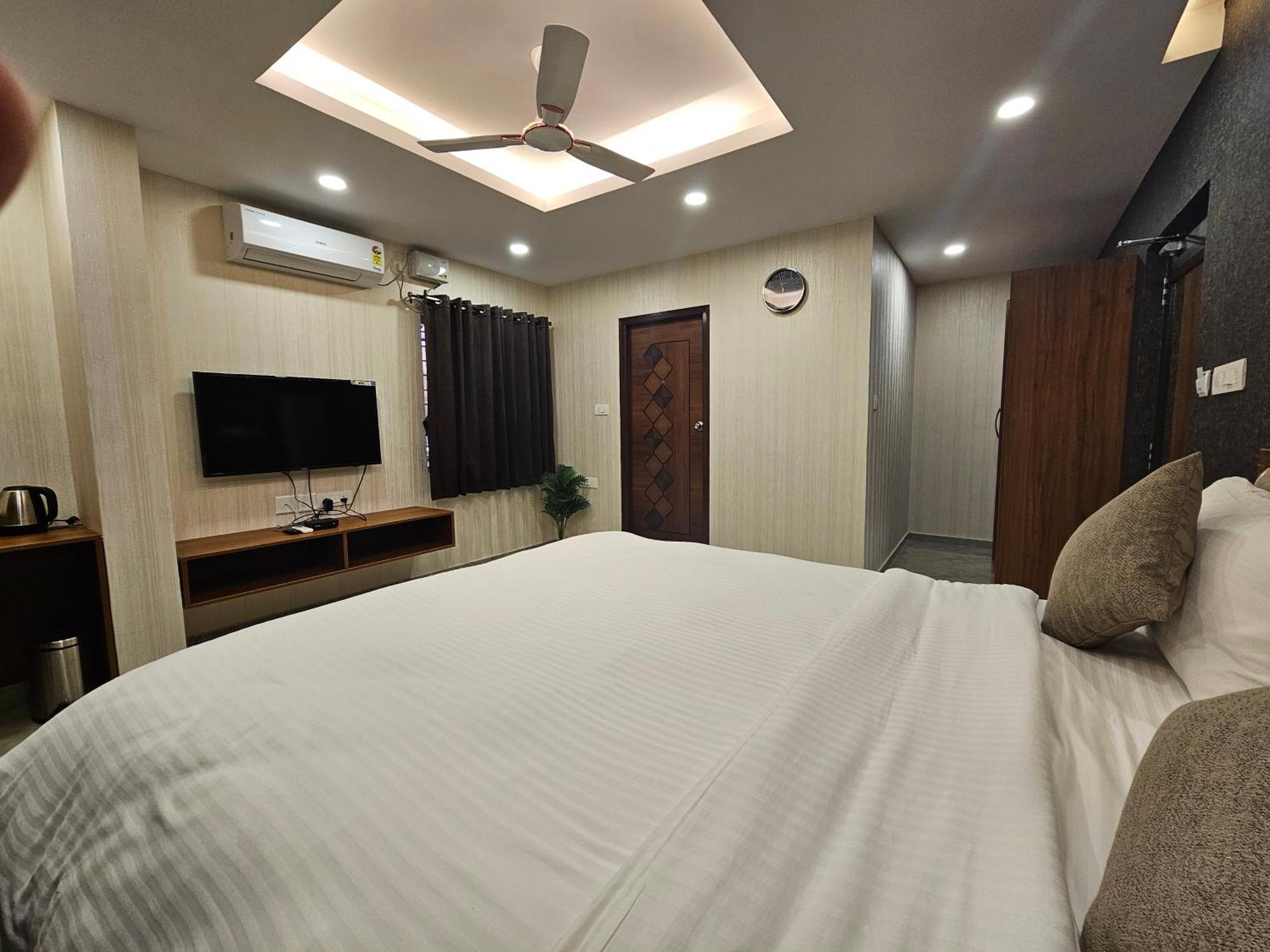 The Urban Nest Hotel Bangalore Bagian luar foto