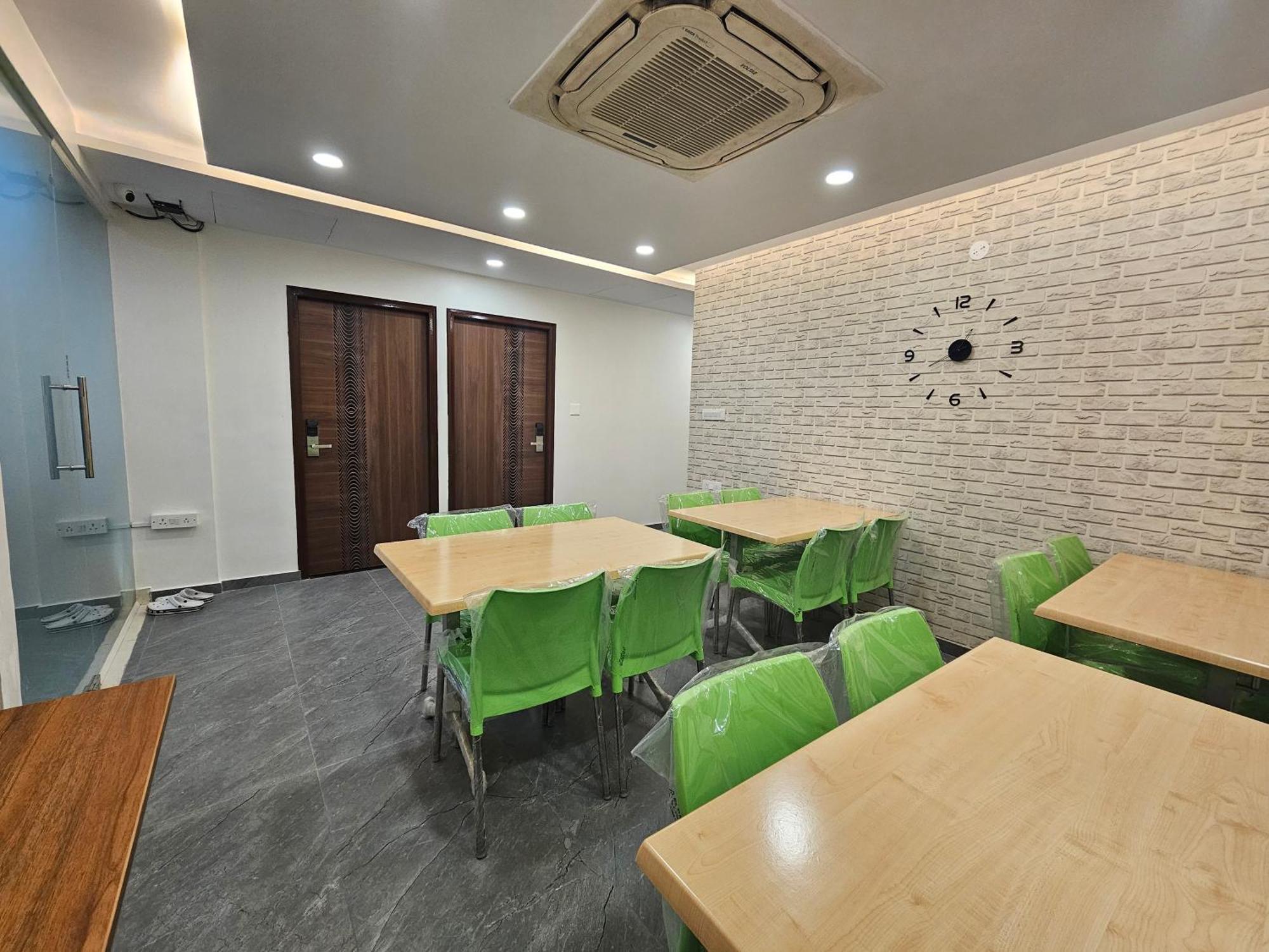The Urban Nest Hotel Bangalore Bagian luar foto