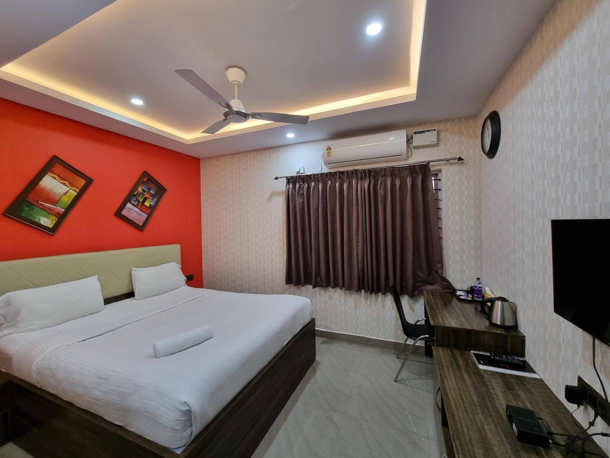 The Urban Nest Hotel Bangalore Bagian luar foto