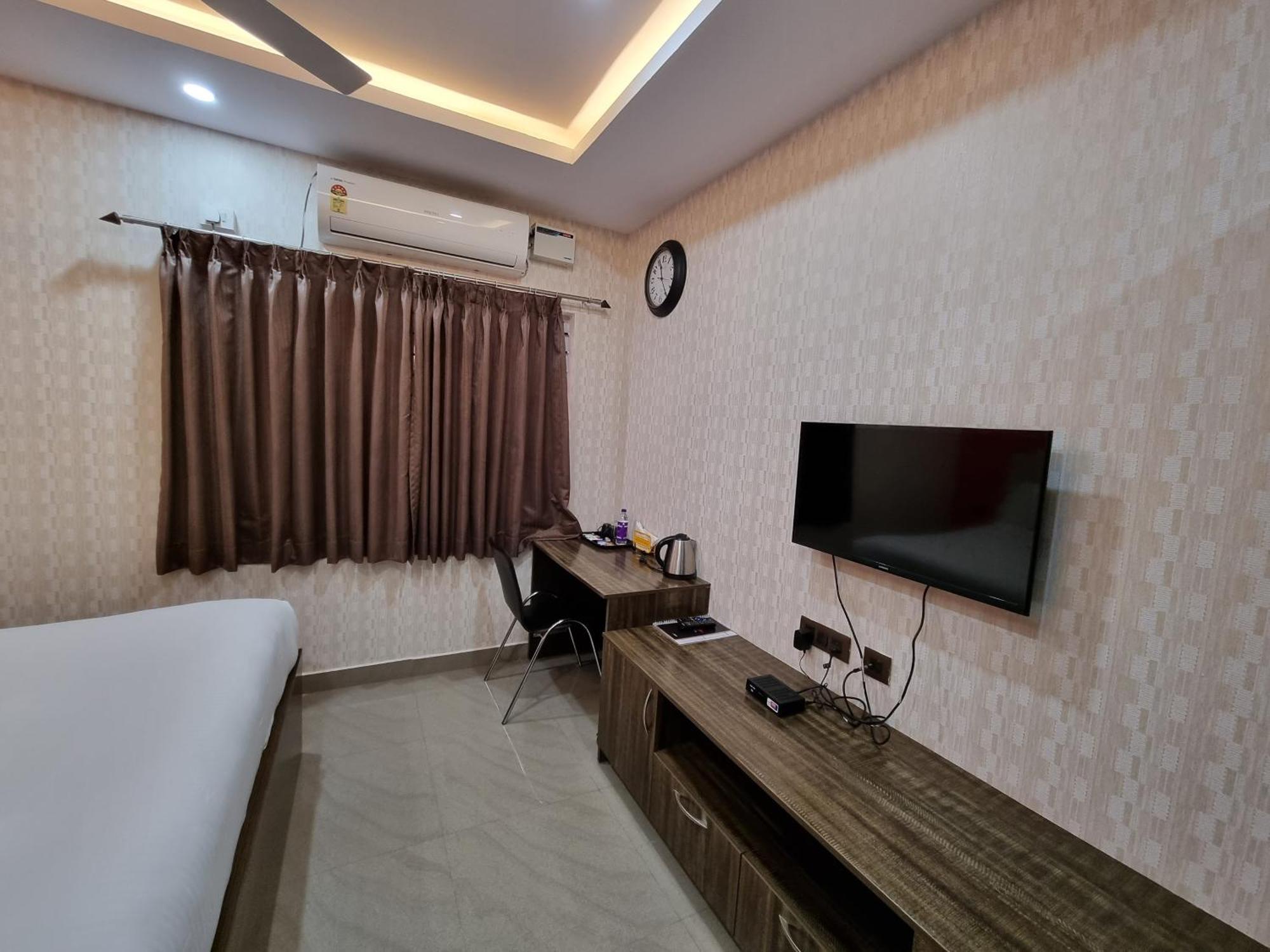 The Urban Nest Hotel Bangalore Bagian luar foto