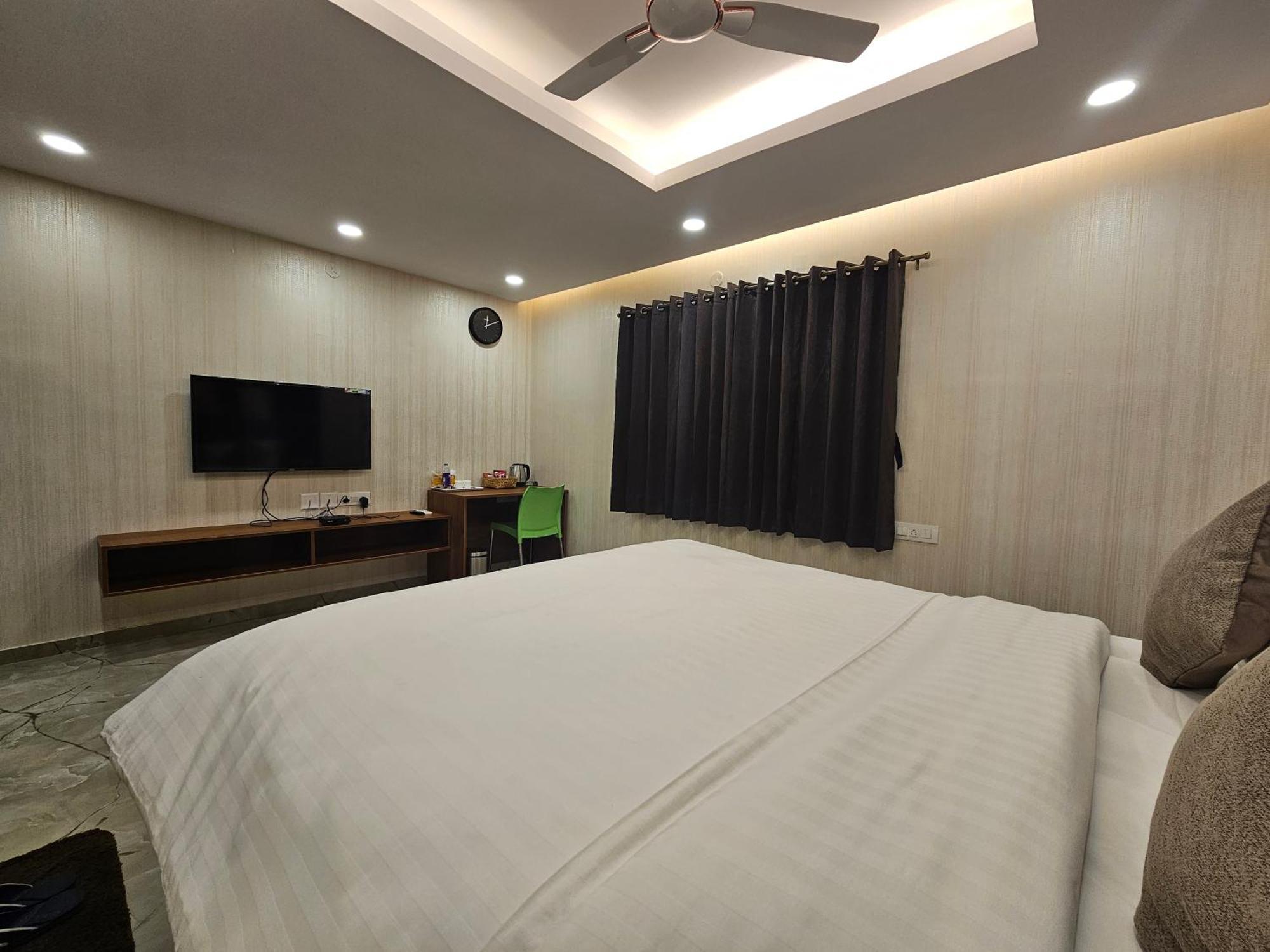 The Urban Nest Hotel Bangalore Bagian luar foto