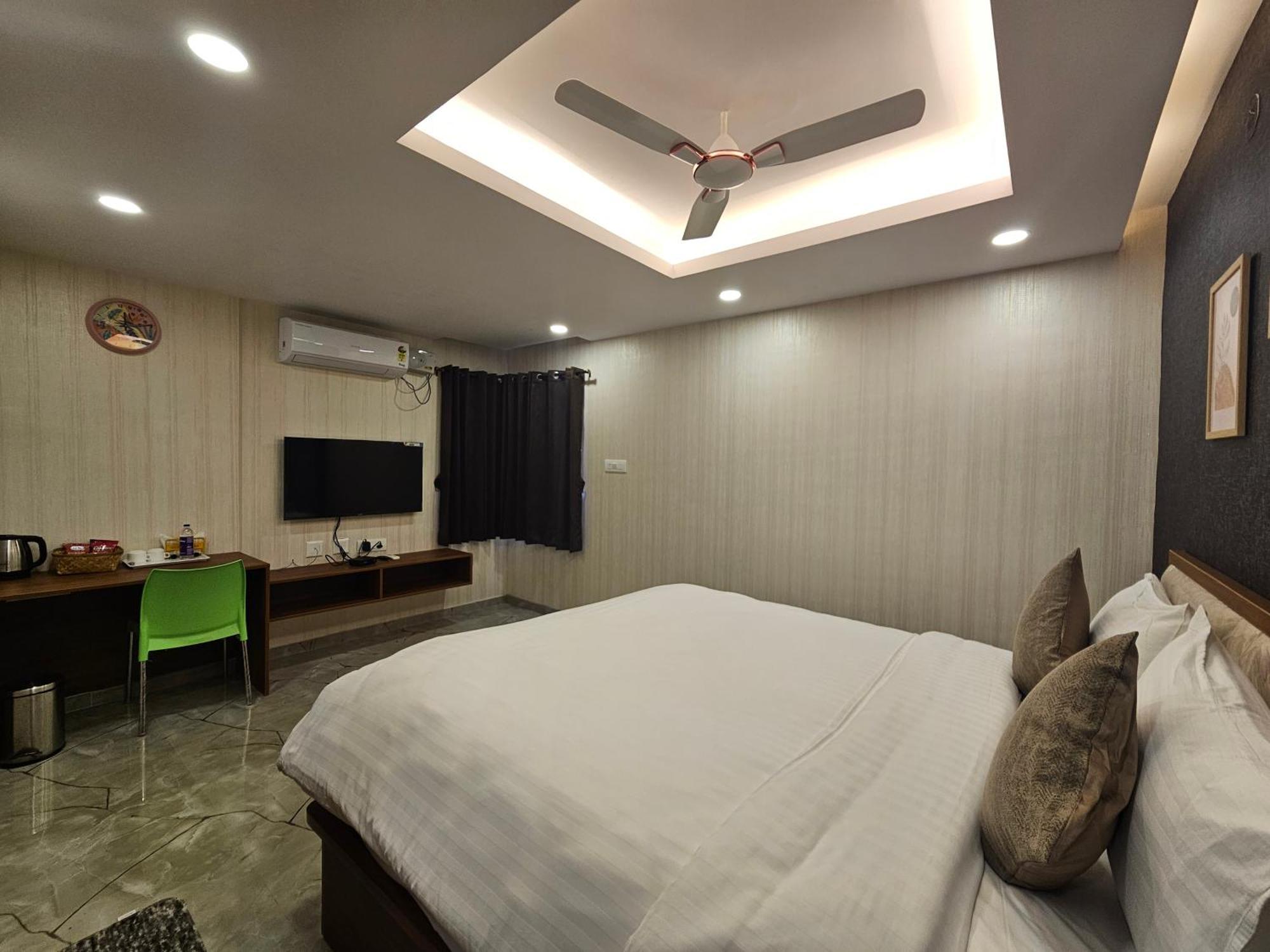 The Urban Nest Hotel Bangalore Bagian luar foto